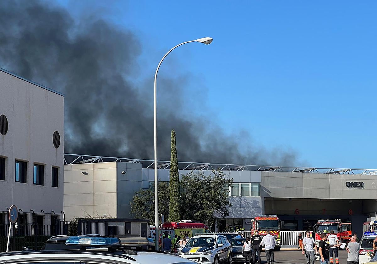 Un incendio afecta a una empresa de Albuixech