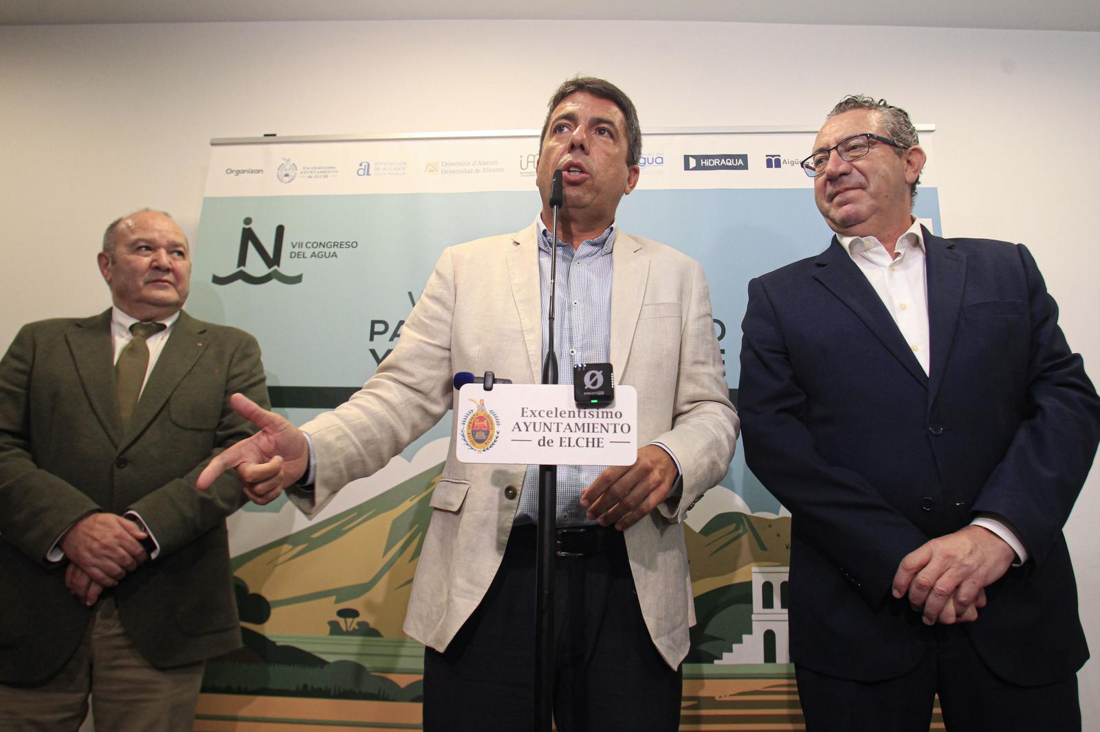 Carlos Mazón, en la inauguración del VII Congreso del Agua celebrado estes viernes en Elche.