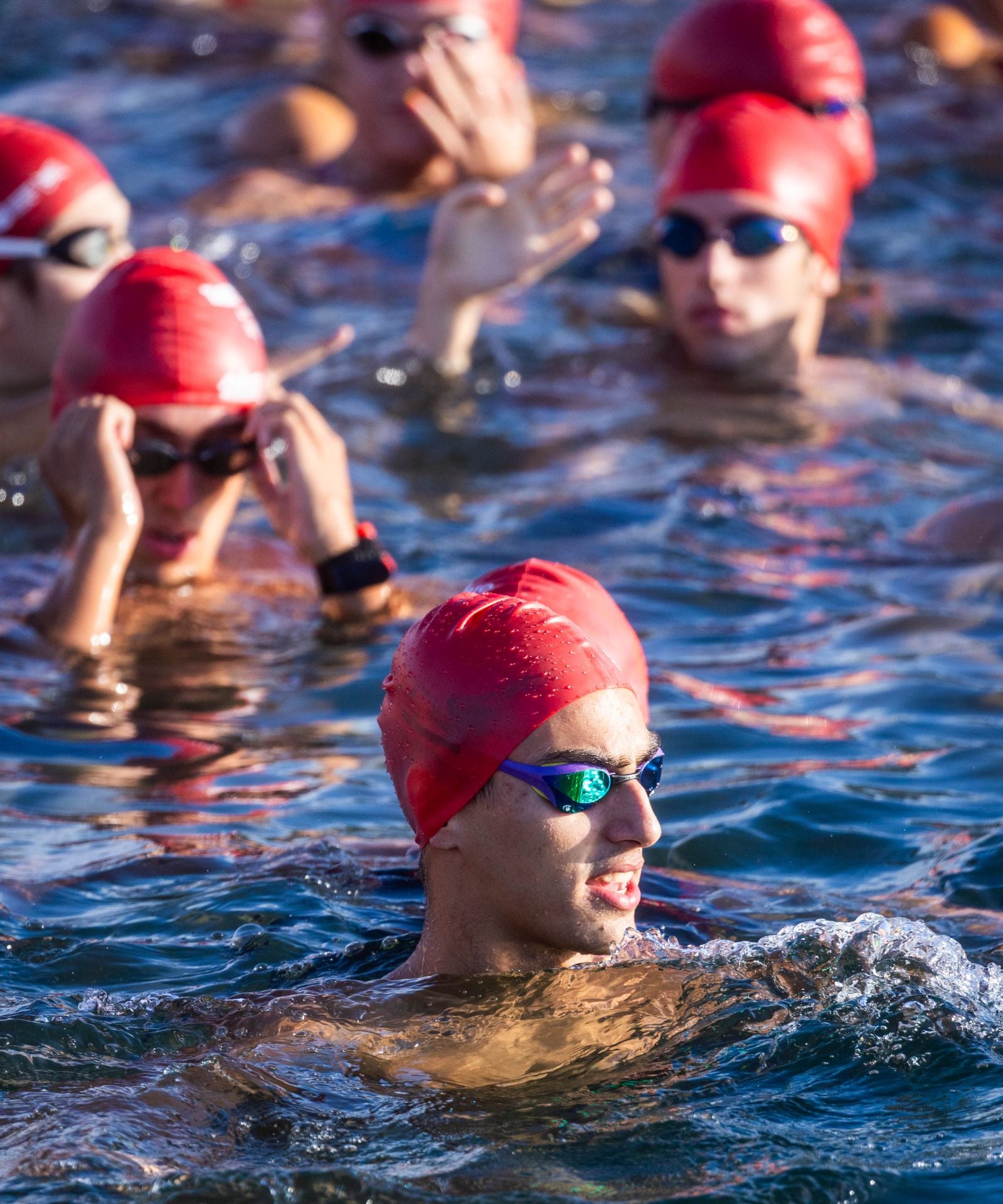 Búscate en la Travesía a nado del Puerto de Valencia de este sábado