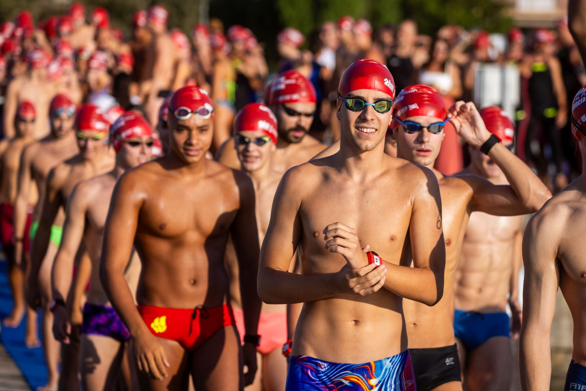 Búscate en la Travesía a nado del Puerto de Valencia de este sábado