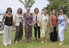 Joana Devon, Olga García, Gracia Burdeos, Ana Colonques, María José Mainar, Mª Ángeles Fayos y Emi Boix en la Albufera.