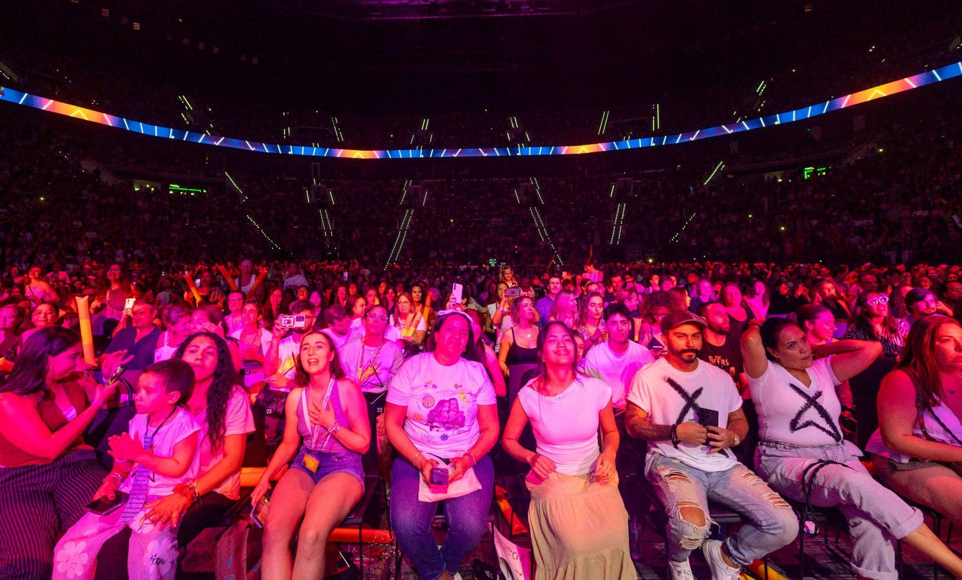 El Roig Arena de Valencia vibra con Camilo
