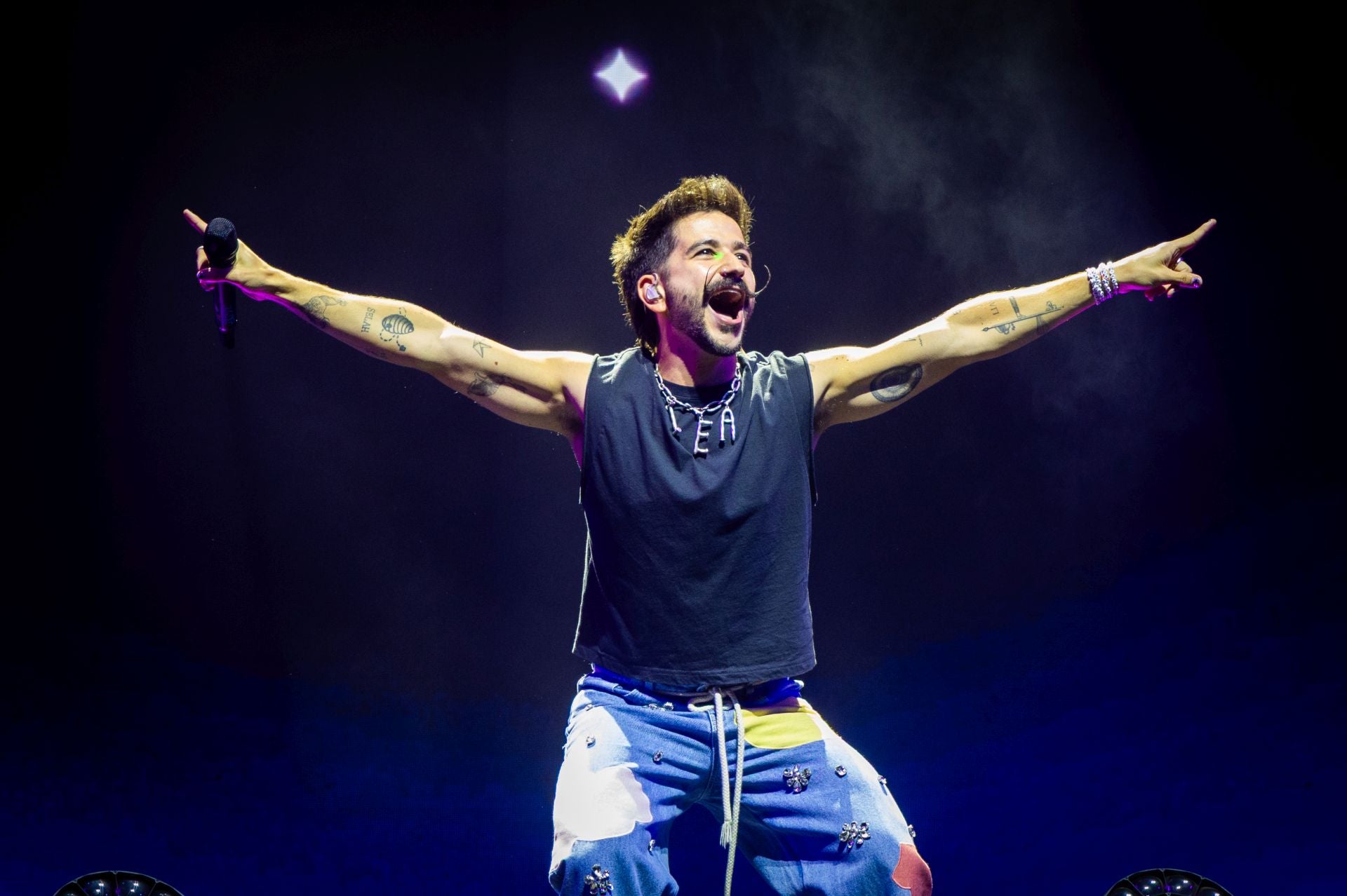 El Roig Arena de Valencia vibra con Camilo