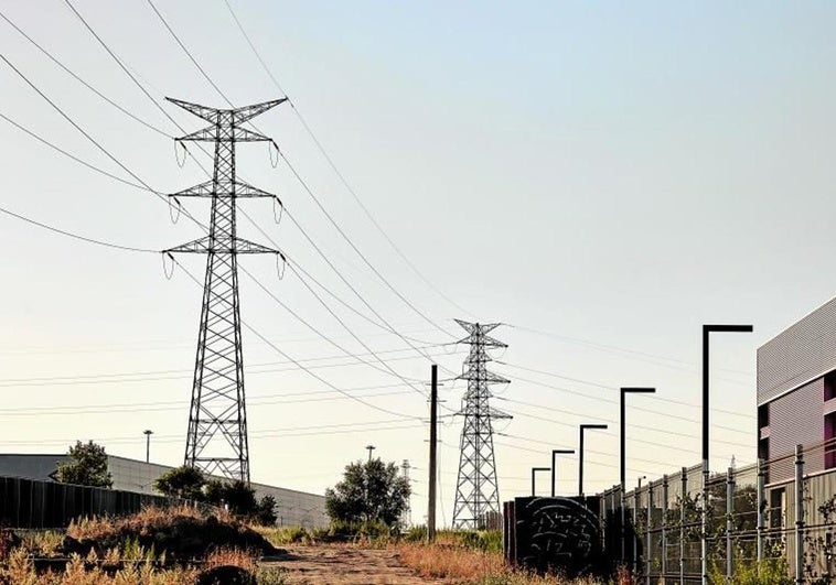 El precio de la luz vuelve a bajar este domingo: las cinco horas gratis para enchufar los electrodomésticos