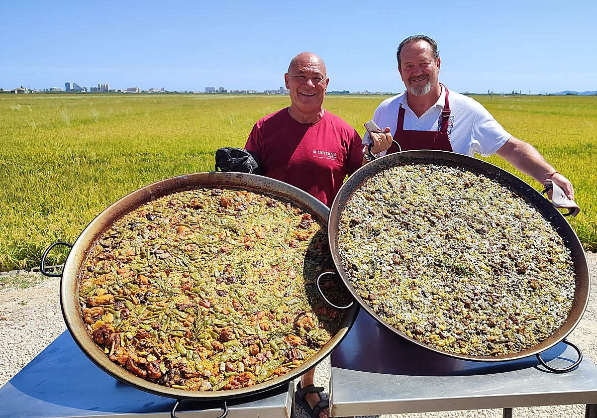 José Zafra y Raúl Magraner con las paellas protagonistas.