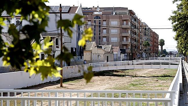 Imagen después - La Saleta tras la dana y en la actualidad.