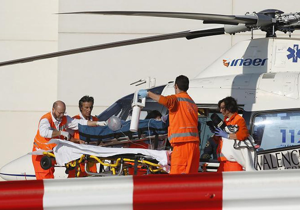 Imagen de archivo de una intervención del helicóptero medicalizado de la Generalitat.