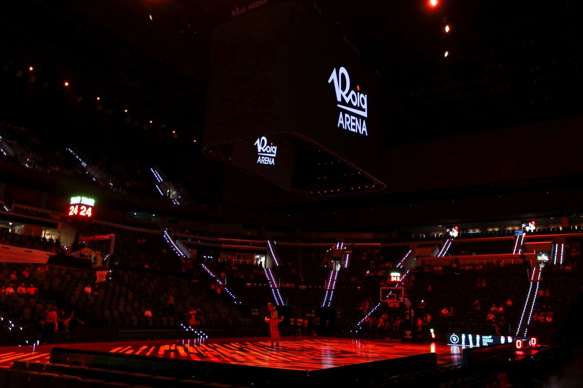 El Roig Arena prueba el modo baloncesto con los socios del Valencia Basket