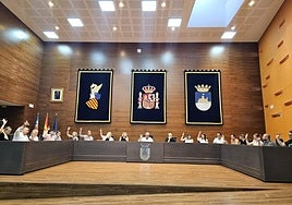 El pleno municipal reconoce el mérito de seis agentes de la Policía Local