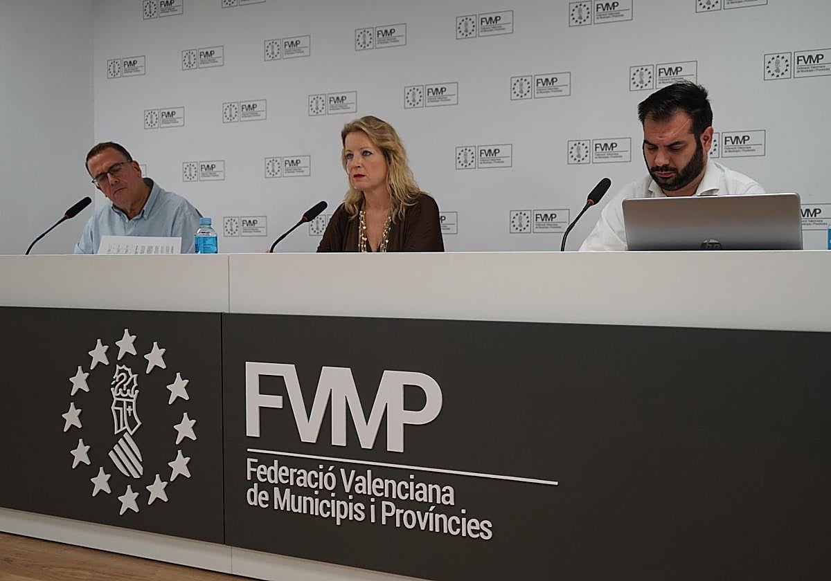 La presidenta de la FVMP, Paqui Bartual, en una sesión de la entidad.