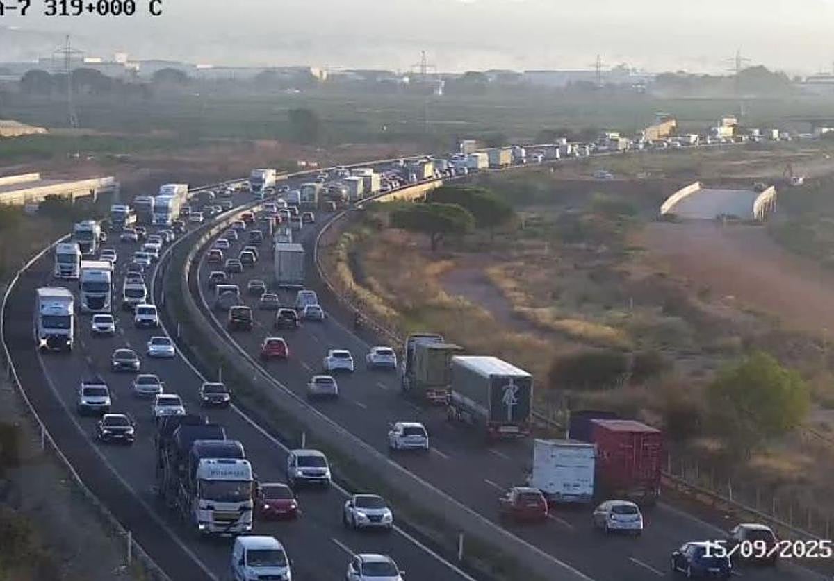 Atascos en la A-7 este lunes, 15 de septiembre.
