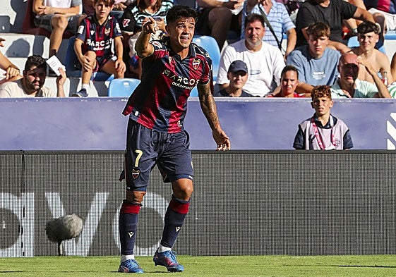 Roger Brugué, durante el partido del Levante ante el Betis.