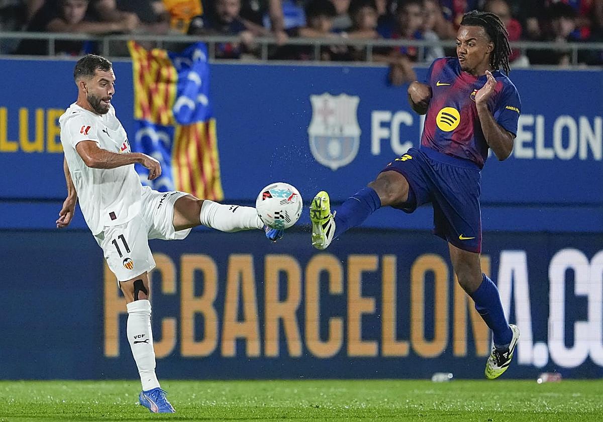 Luis Rioja, durante la derrota del Valencia ante el Barça.