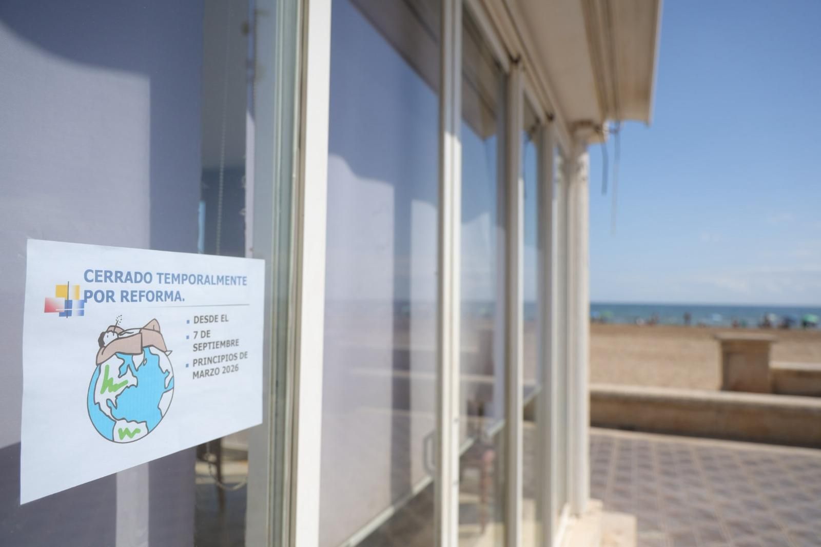 Los chiringuitos de la Malvarrosa se preparan para el derribo