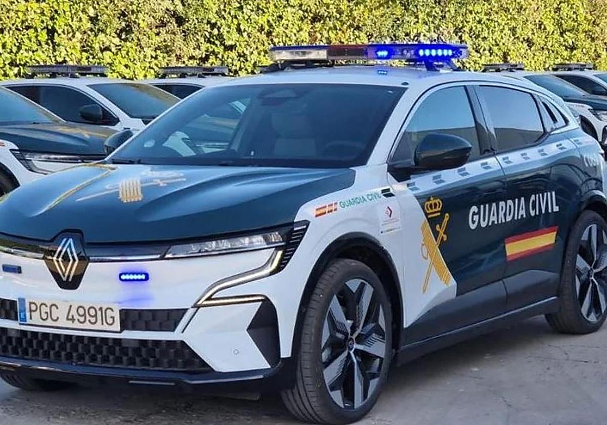 La Guardia Civil rescata a un perro abandonado y lleno de excrementos en Albocàsser