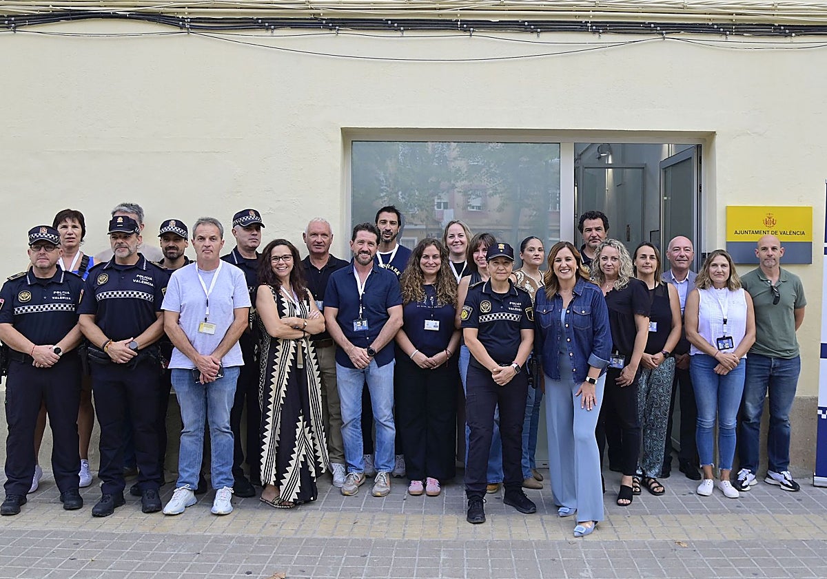 Imagen principal - Visita de Catalá a las nuevas instalaciones de la unidad GAMA.