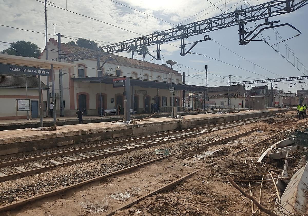 Estado de las vías en Algemesí tras la dana.