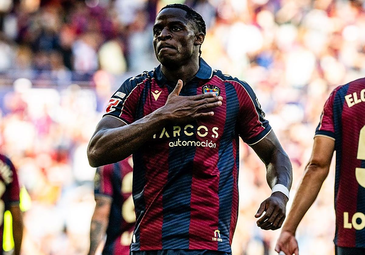 Etta Eyong, celebrando su primer gol como jugador del Levante.