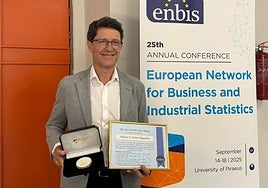 Alberto Ferrer, con el reconocimiento.