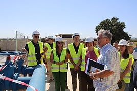 Visita a una de las instalaciones de riego de Quart de Poblet.