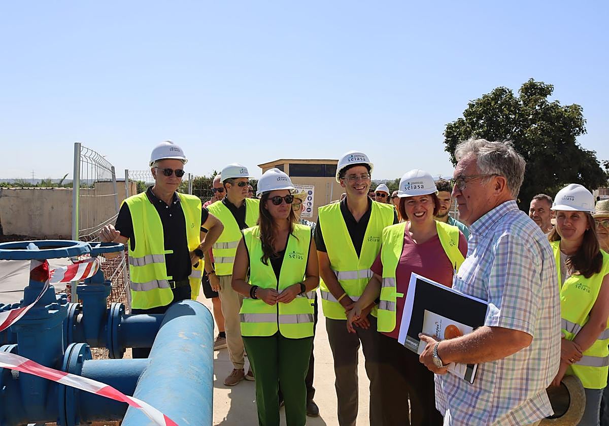 Visita a una de las instalaciones de riego de Quart de Poblet.