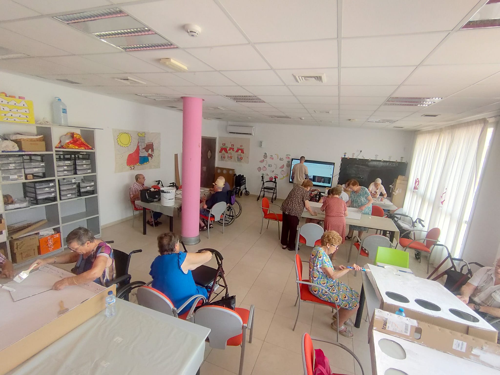 Personas afectadas realizando actividades.