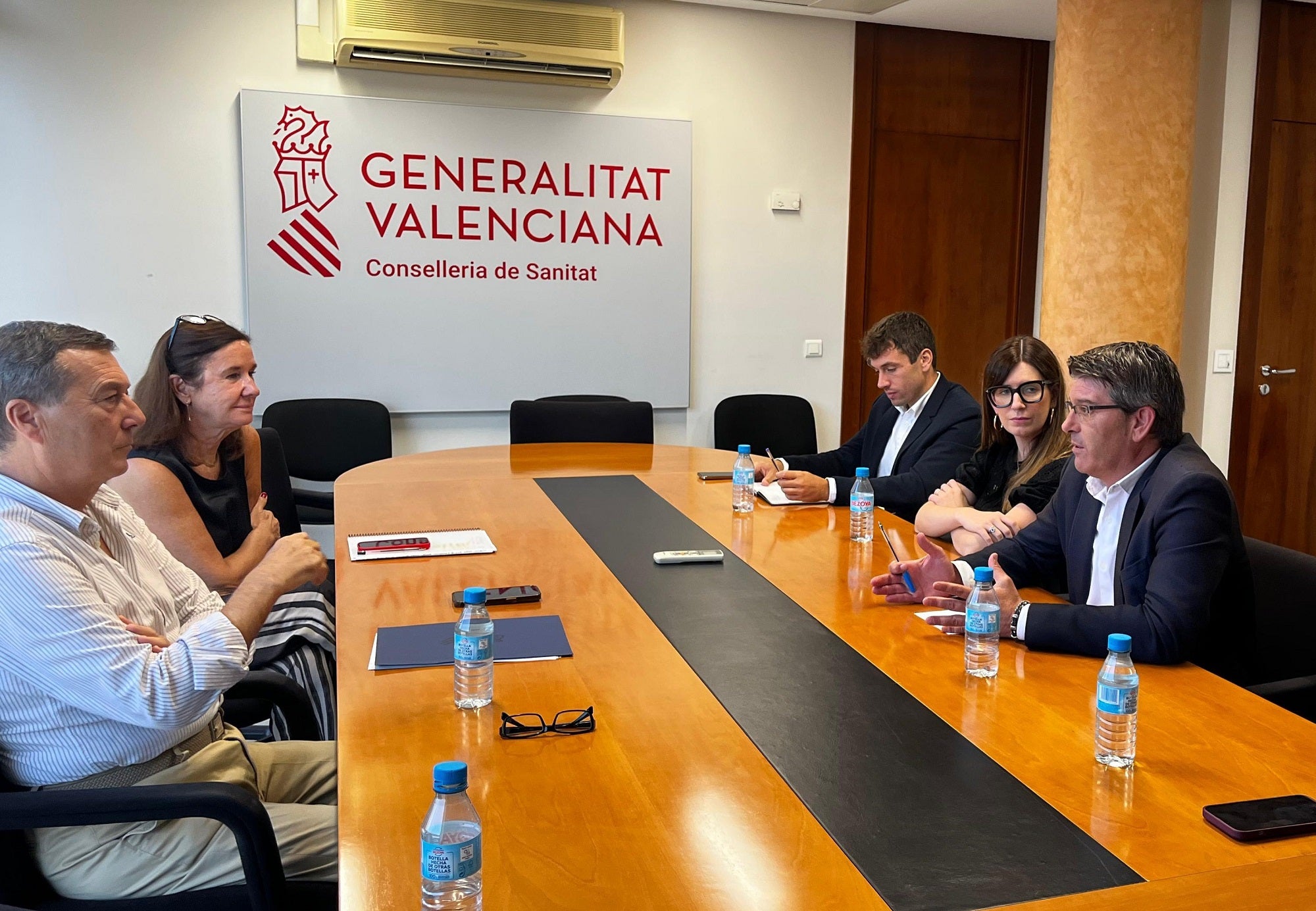 Reunión entre el conseller de Sanidad y el alcalde de Ontinyent.