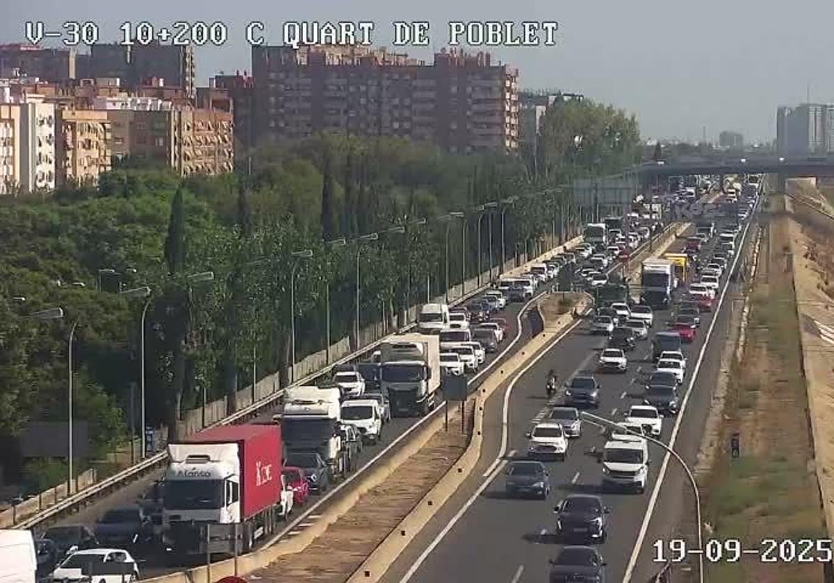 Atasco en la V-30