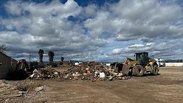Una de las plantas donde se acumulaban residuos de la dana.