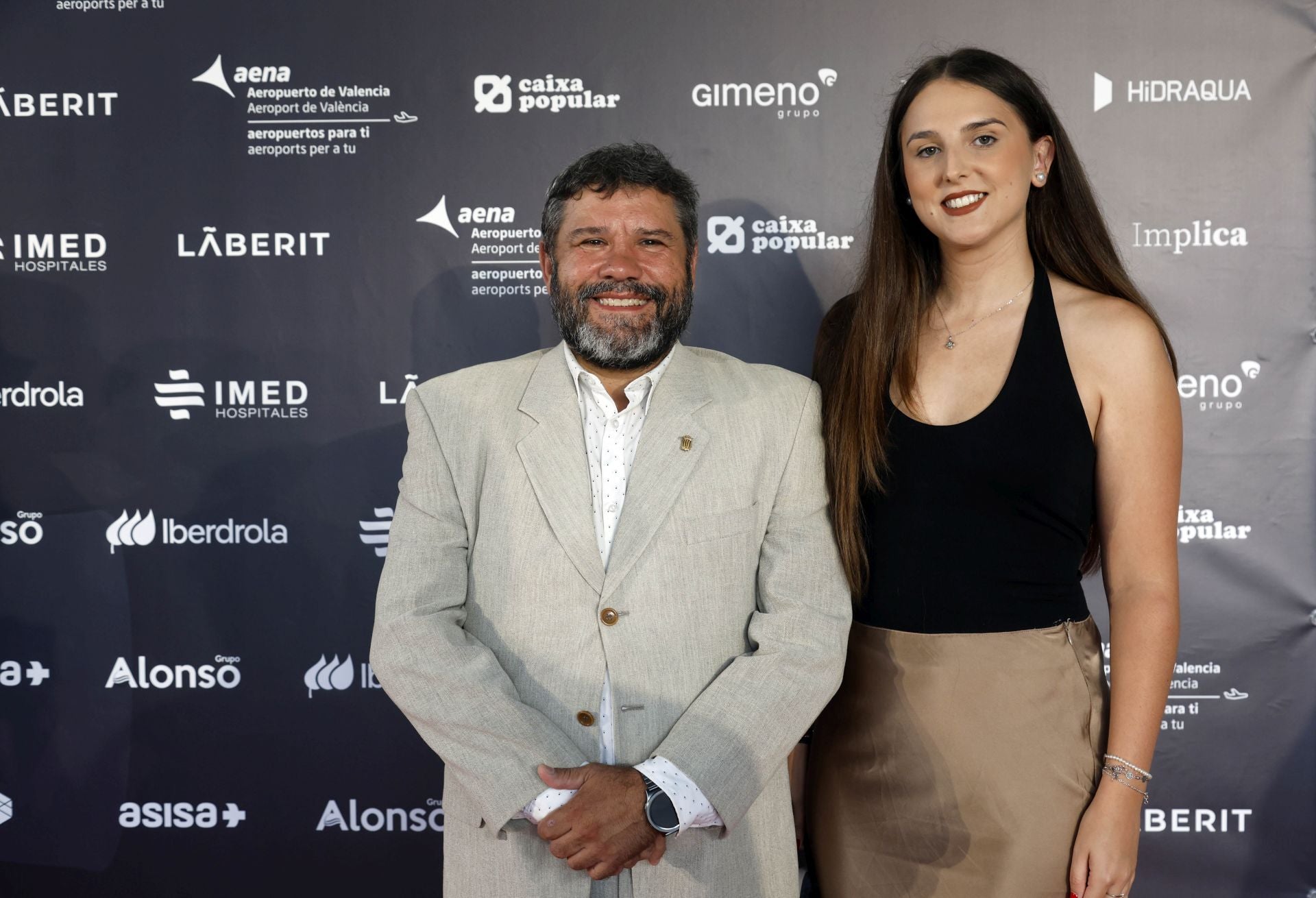 Antonio Paniagua, concejal de Mantenimiento de Vía Pública y Águeda Carrión, jefa de Comunicación de Alfafar.