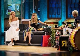 Ester Expósito y Mirela Balic este jueves en 'La Revuelta'.