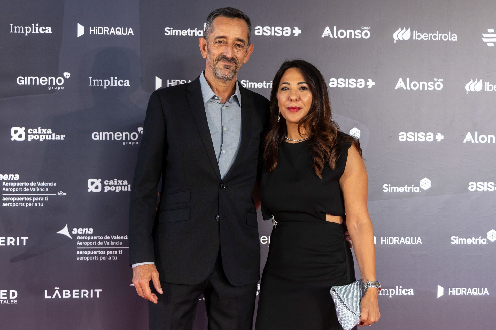 El cirujano Pedro Cavadas junto a Naima El Alaouia.