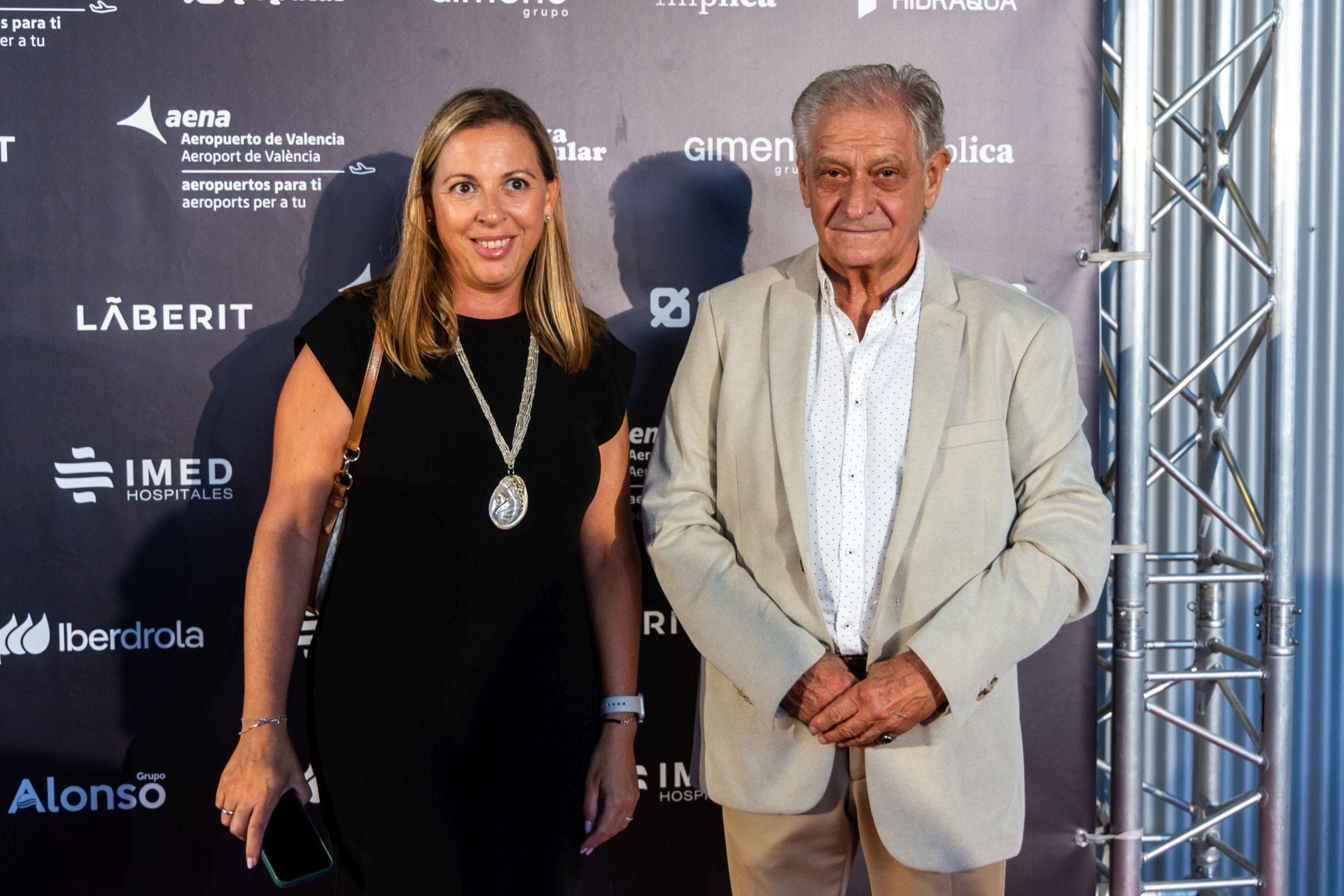 Pepe Caballer, presidente de la Comunidad de Pescadores de El Palmar, y Amparo Aleixandre, secretaria de la entidad.