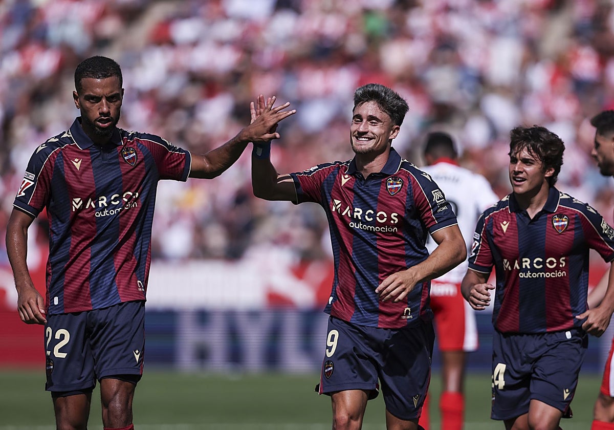 Celebración del gol de Iván Romero.