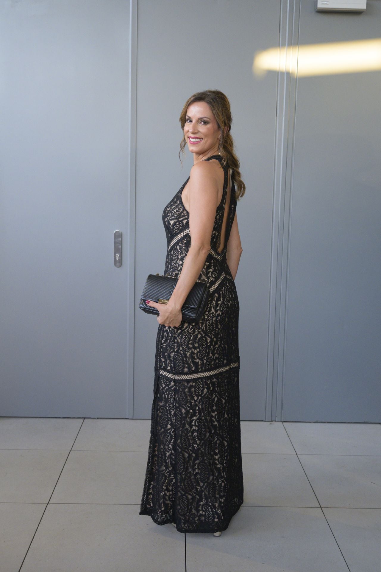 Virginia Ortu eligió un vestido de Guess, bolso de Carolina Herrera y zapatos Martinelli.