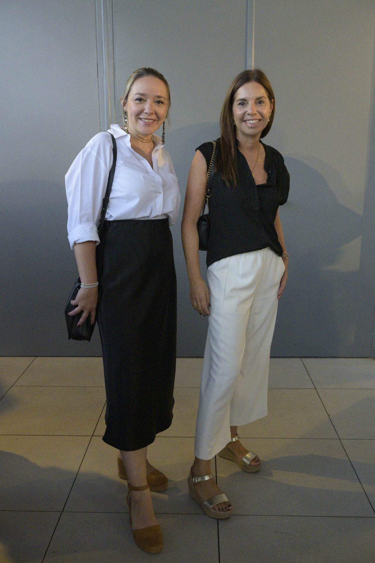 Patricia Alonso y Lorena García, de Zenith BR Media, con una combinación en blanco y negro, la triunfadora de la noche.