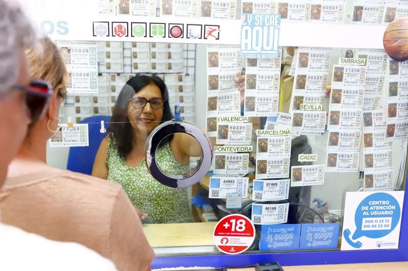 El Sorteo Extraordinario de la Lotería Nacional de hoy entrega 15.000.000 euros a un acertante y 1,3 millones en 16 localidades