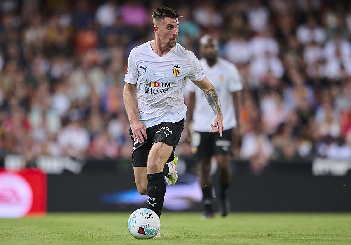 Baptiste Santamaría, ante el Athletic en Mestalla.