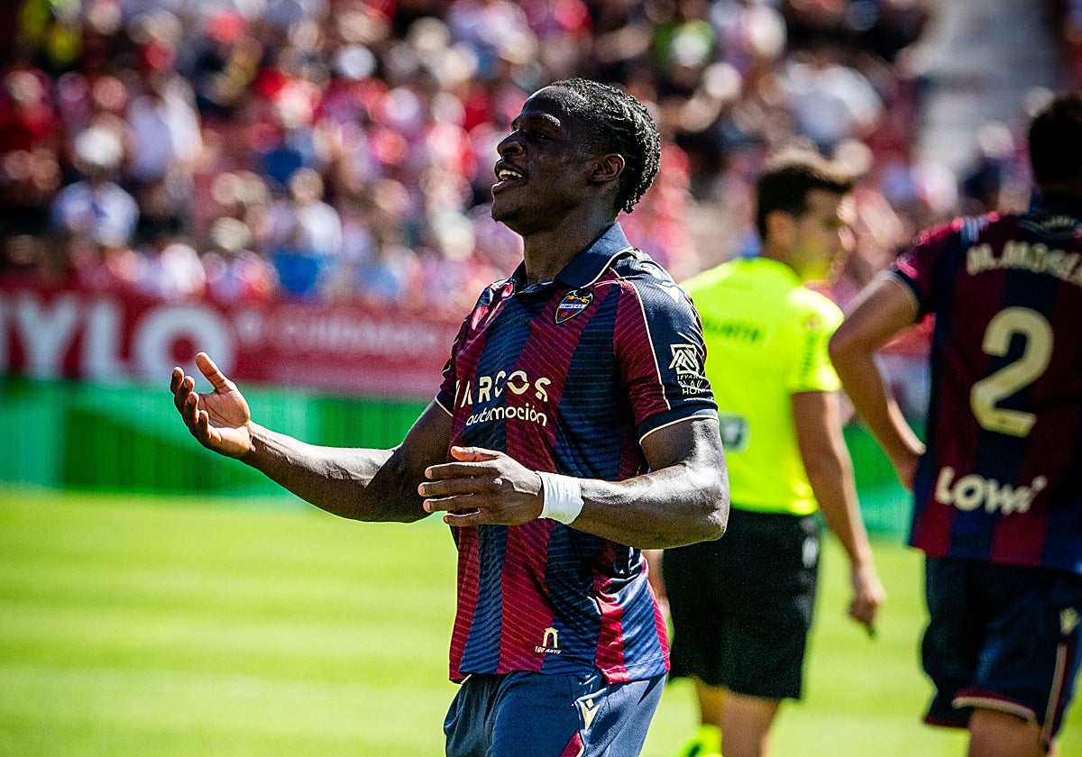 Etta Eyong celebra el gol del Levante.
