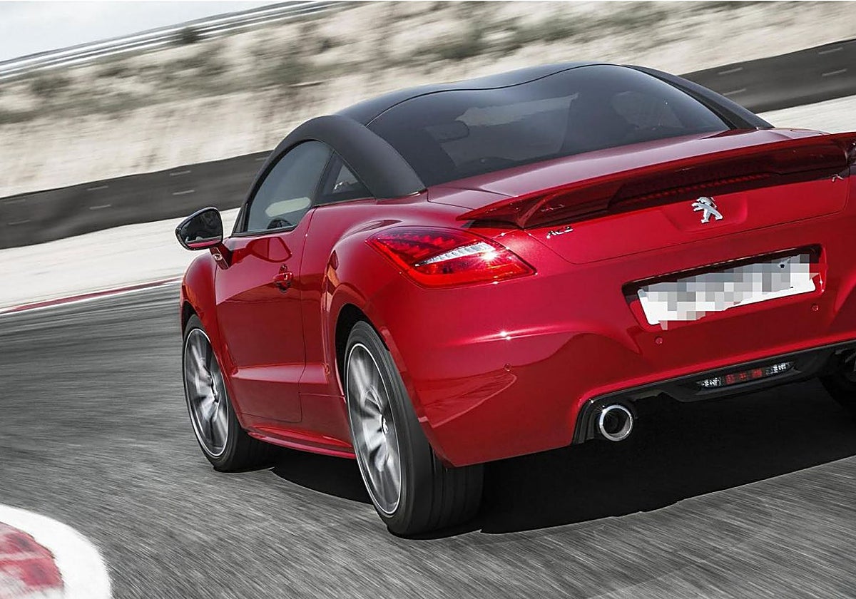 El conductor novel circulaba en un Peugeot RCZ por la avenida Cardenal Benlloch de Valencia.