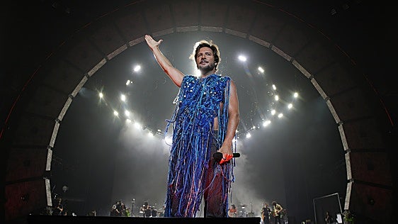 Manuel Carrasco, durante su concierto en el Roig Arena.