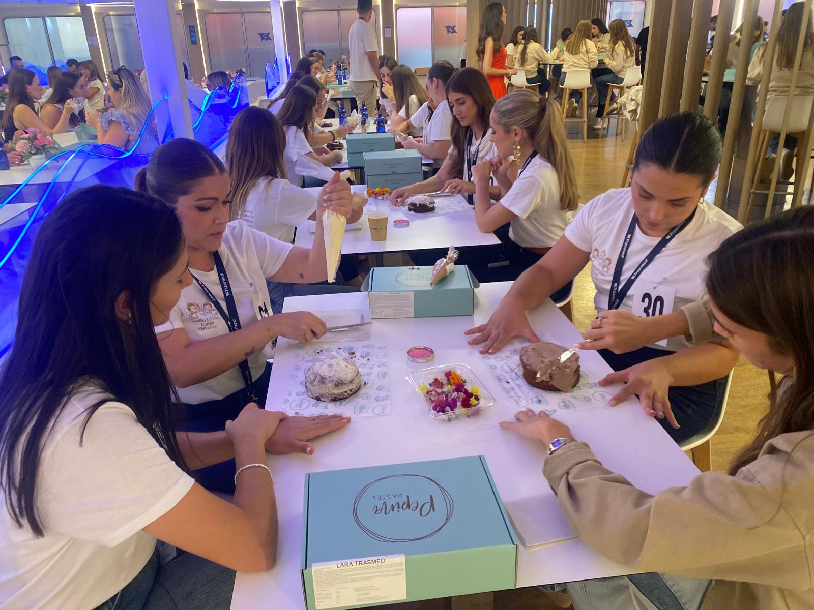 FOTOS | Las candidatas a fallera mayor de Valencia, de taller de repostería en alta mar