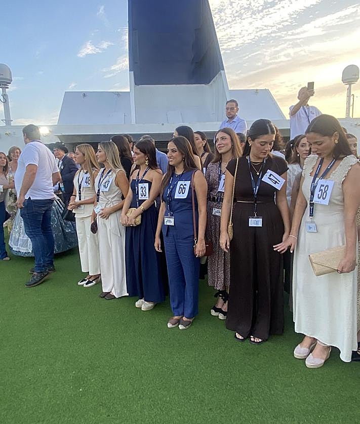 Imagen secundaria 2 - Del brillibrilli de la cena en alta mar a las zapatillas de esparto para recorrer Mallorca