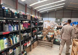 Almacén de ayuda humanitaria para afectados por la dana.