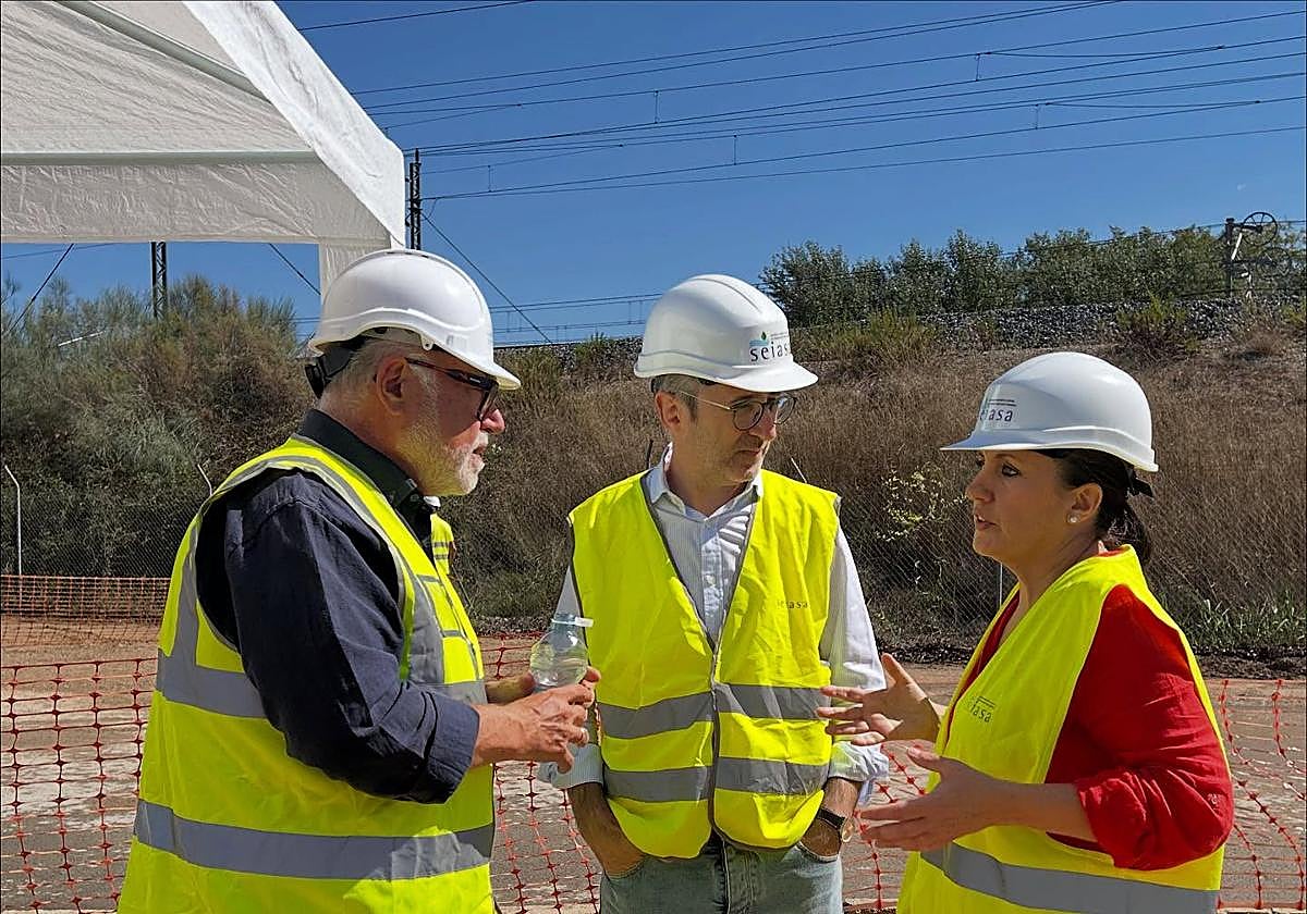 La alcaldesa de Carcaixent junto a España y Rodríguez Mulero.