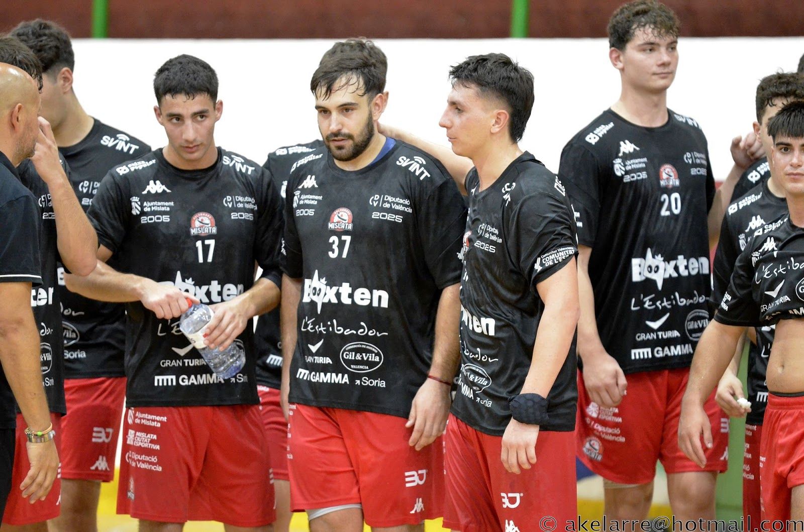 Balonmano Mislata uratowało punkt w niezwykłych okolicznościach na wyjeździe w Petrer