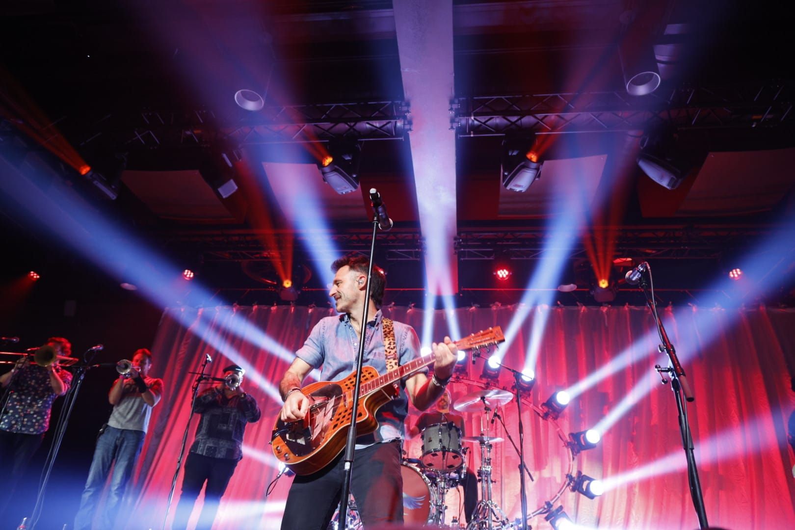 FOTOS | Cat Empire estrena la Sala Auditorio del Roig Arena