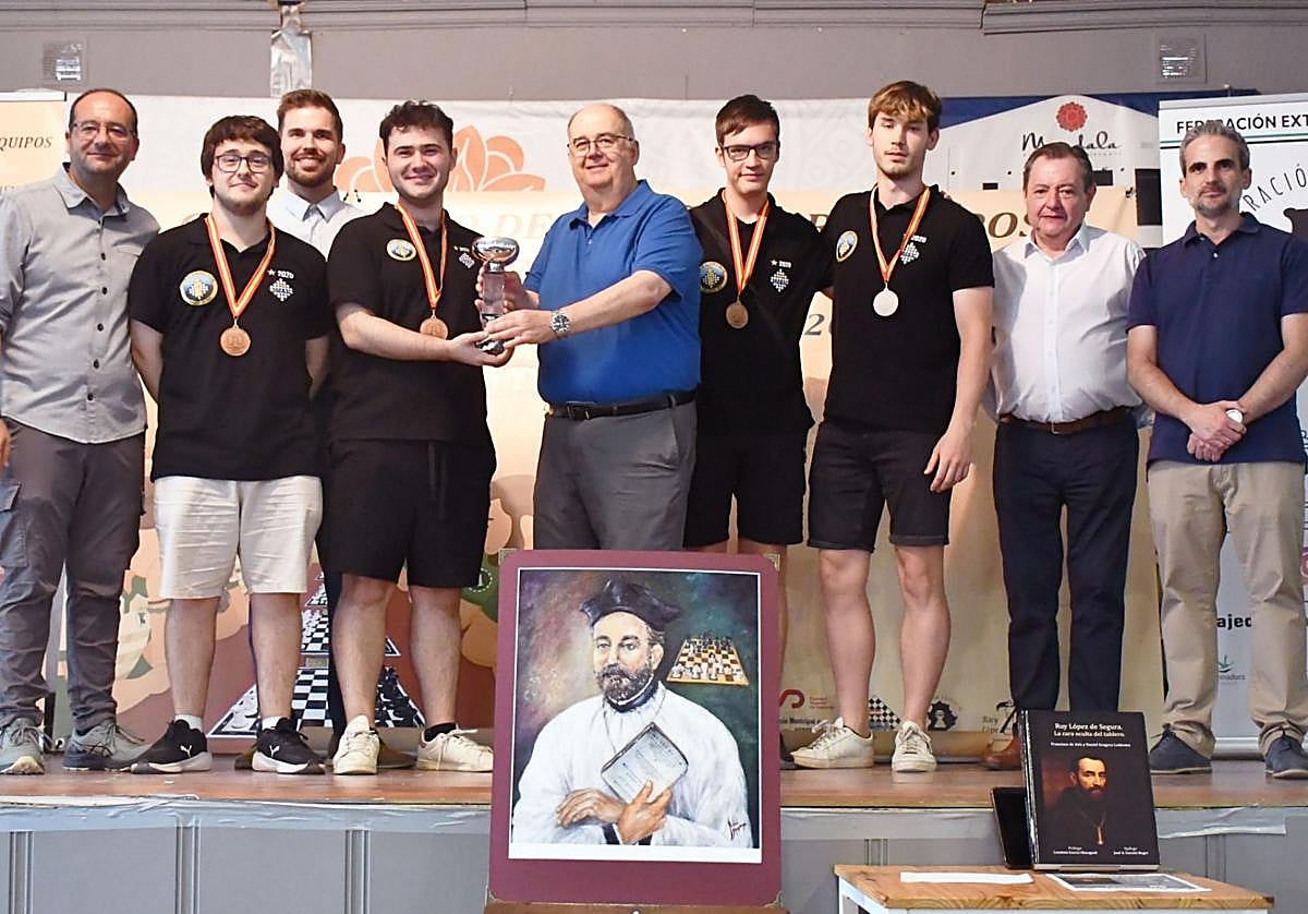 El equipo, en la entrega de premios.