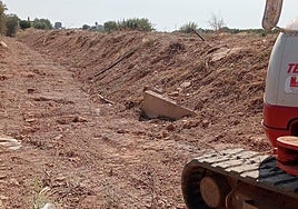 Maquinaria utilizada en la limpieza del barranco.