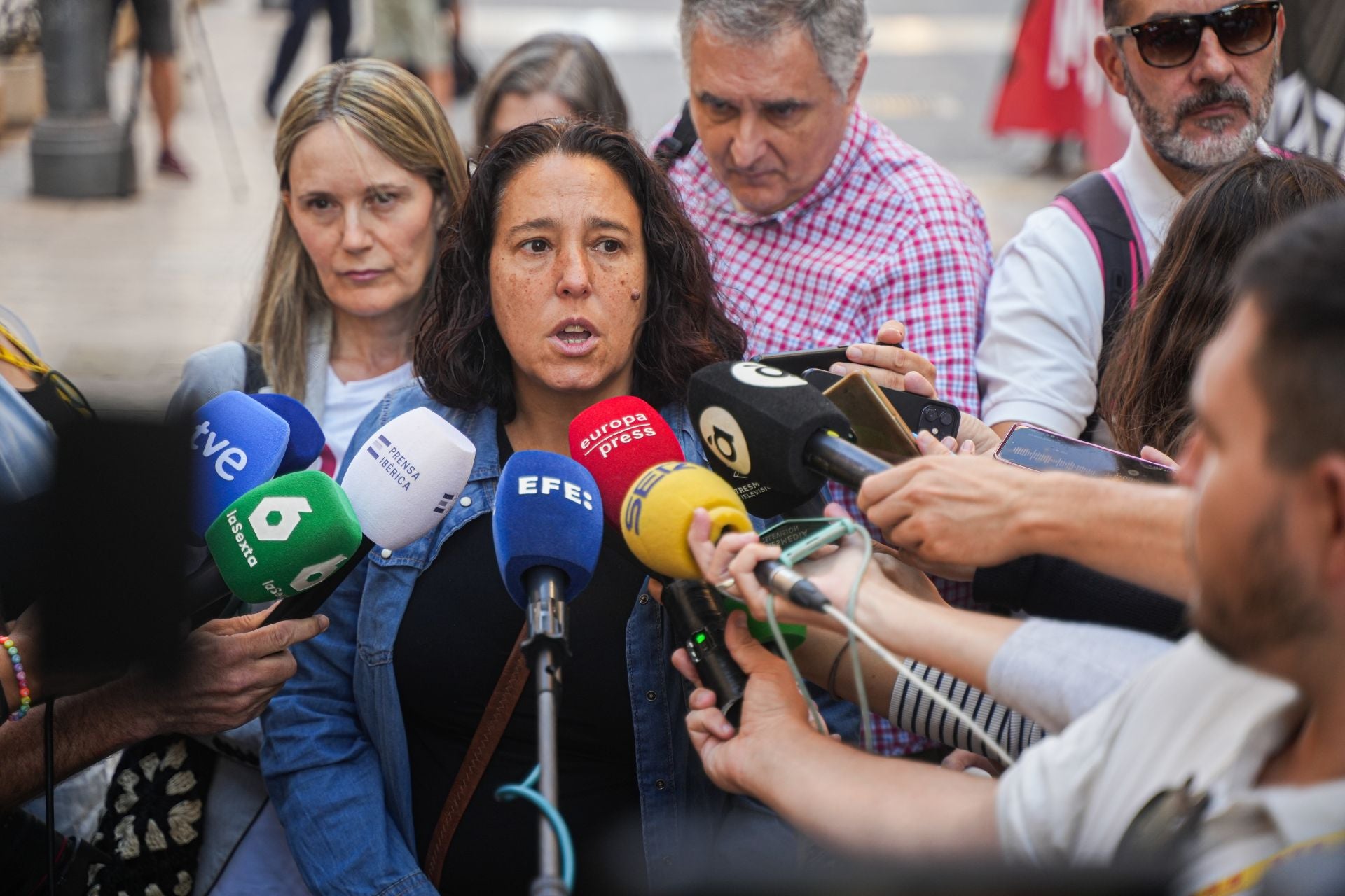 Las víctimas vuelven a pedir la dimisión de Mazón a las puertas de Les Corts